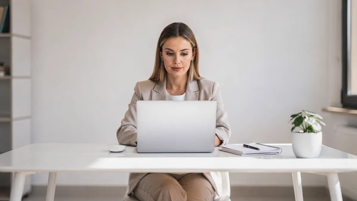 Secretariado Virtual en España: Tarifas, Plataformas y Cómo Empezar